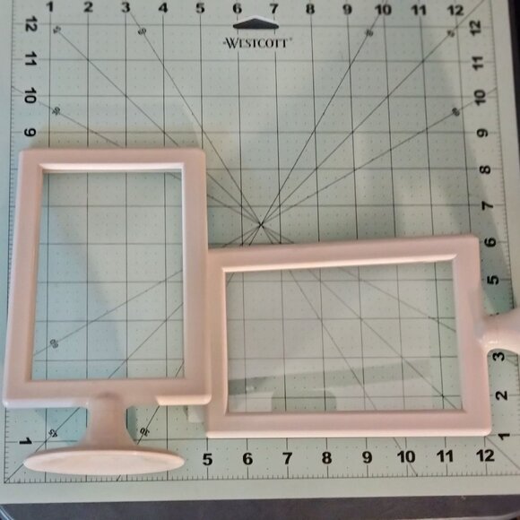 White Plastic Display Stands Frames Tabletop Signage 4 x 6 Photos Lot 2 - Picture 2 of 6